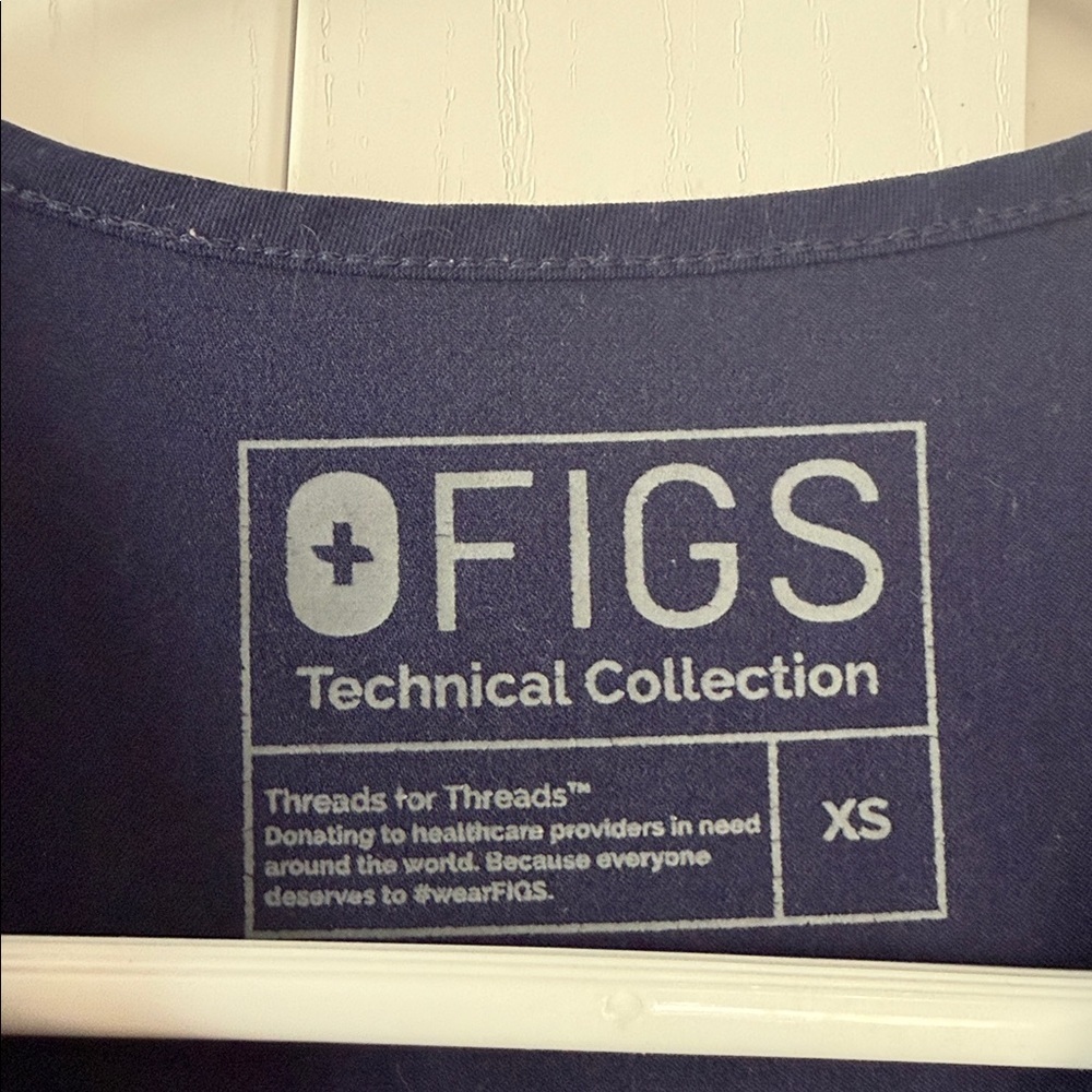 Figs Casma scrub top Navy XS EUC - Picture 3 of 4